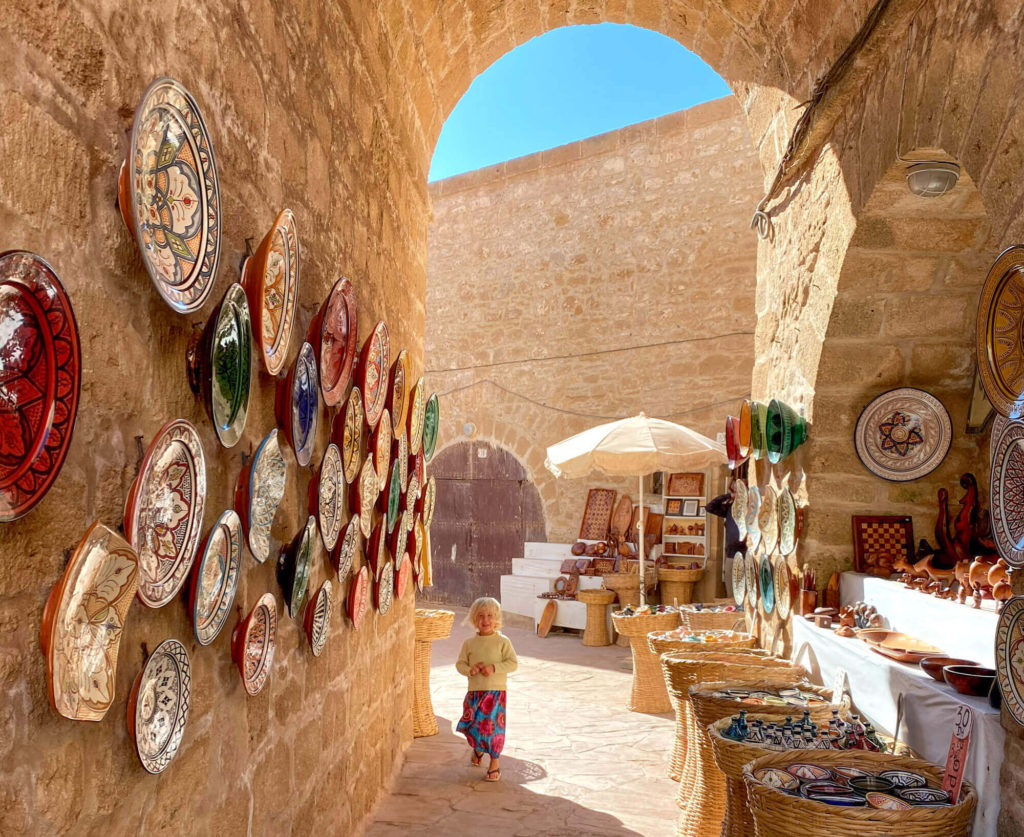 what to do in essaouira explore markets