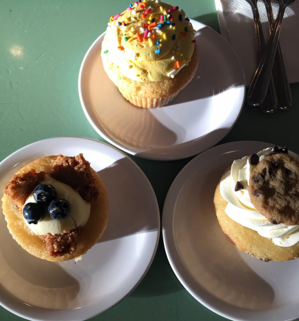 3 plates for 3 cupcakes