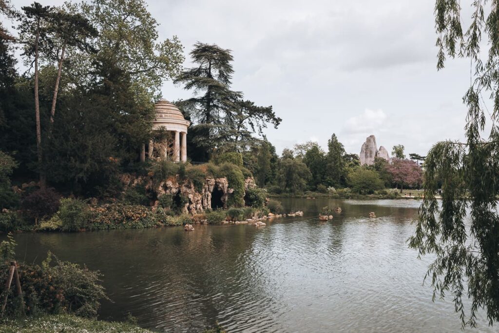 Temple Romantique de l'Île de Reuilly at Bois de Vincennes 